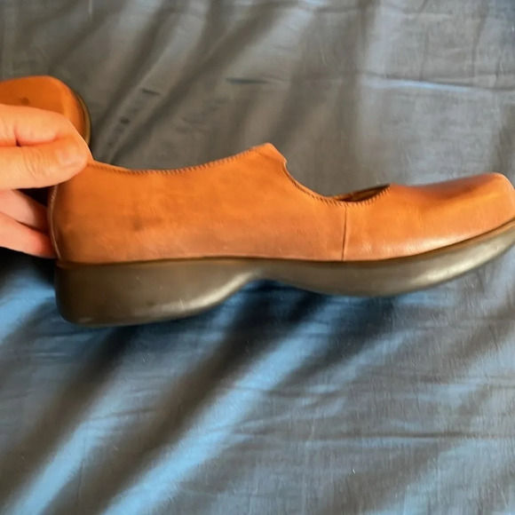 DANSKO FAWNA
BLACK MILLED NAPPA in chocolate brown Mary Jane style. Size 7 - Picture 8 of 16